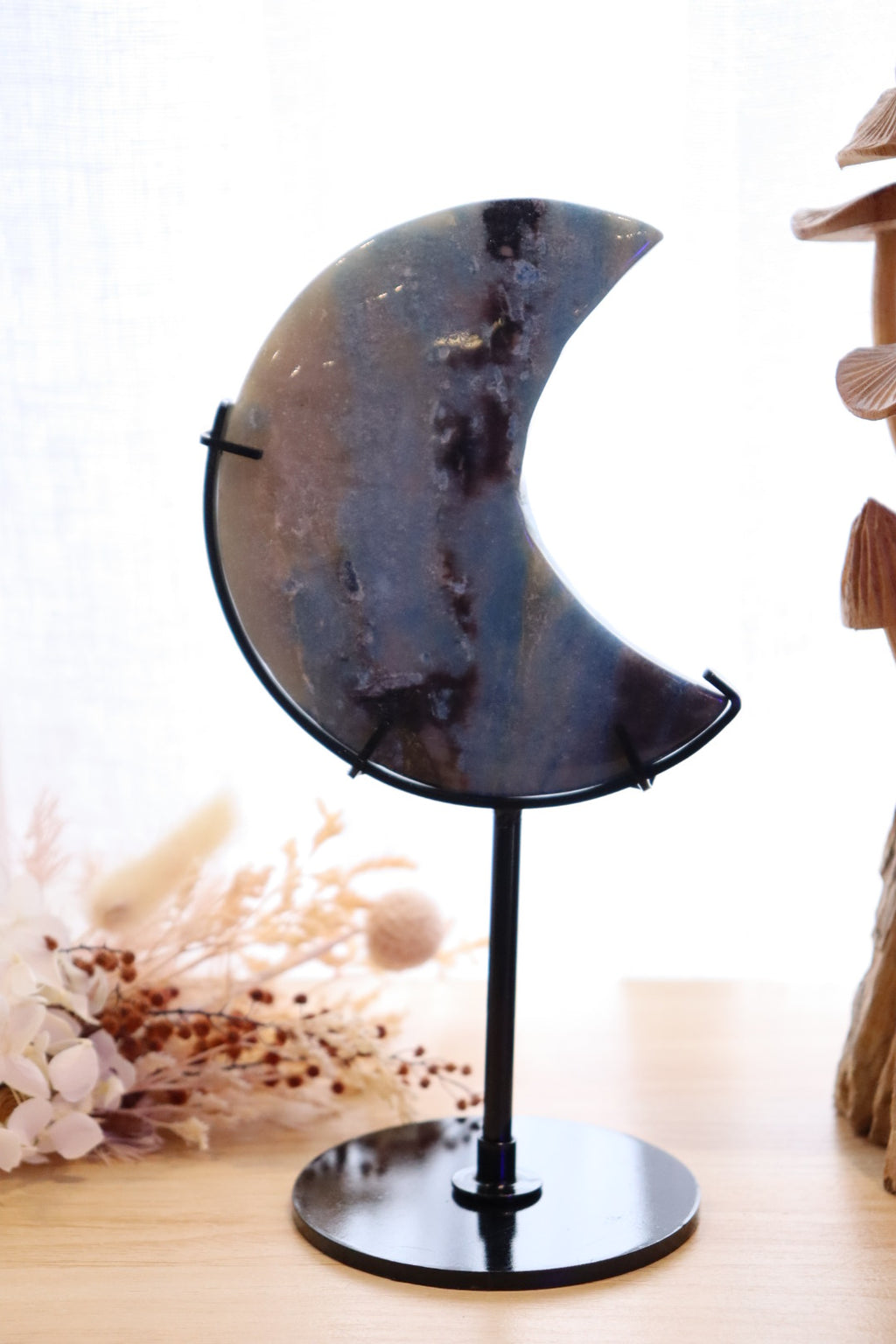 Trolleite Moon + Black Metal Stand | 425g