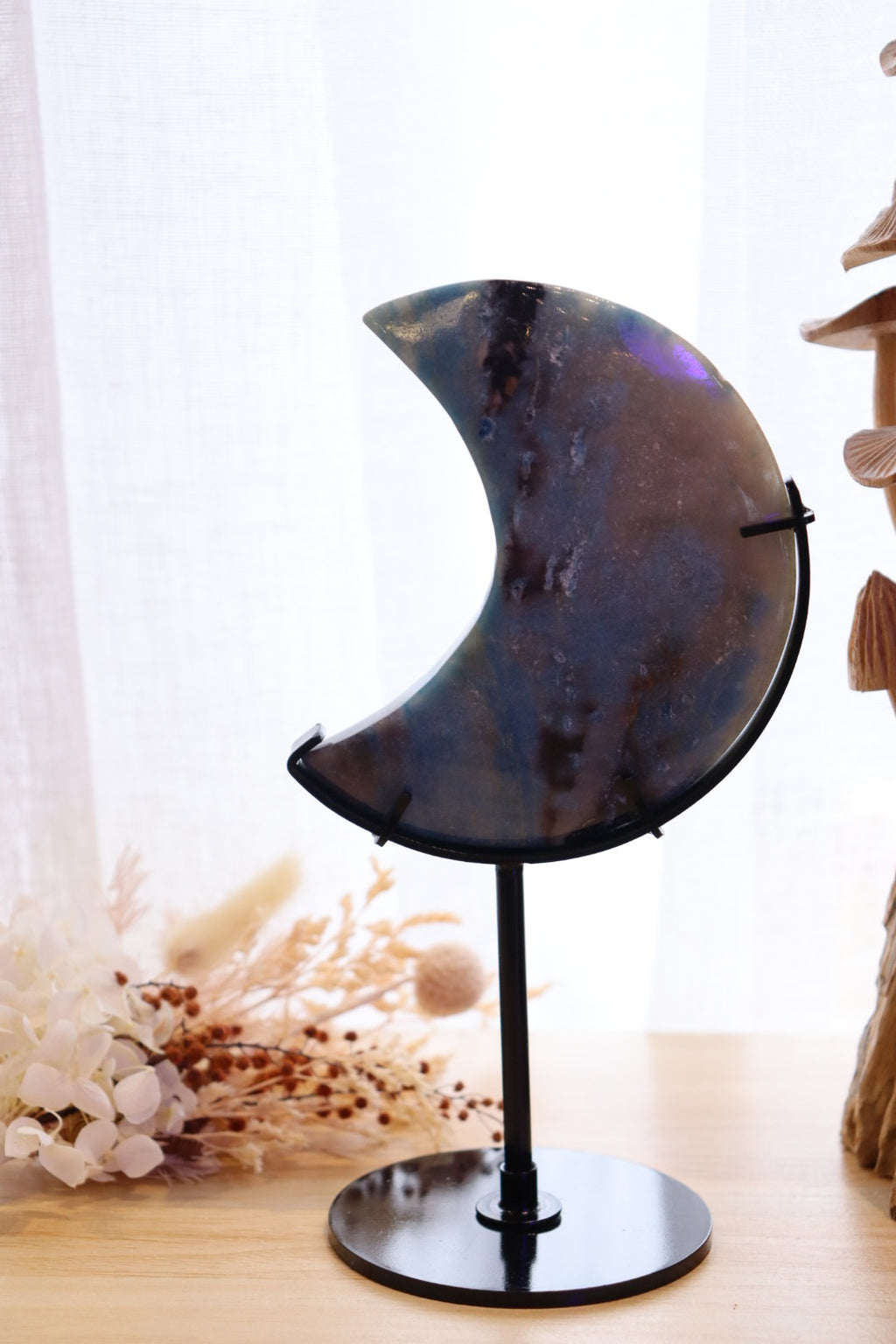 Trolleite Moon + Black Metal Stand | 425g