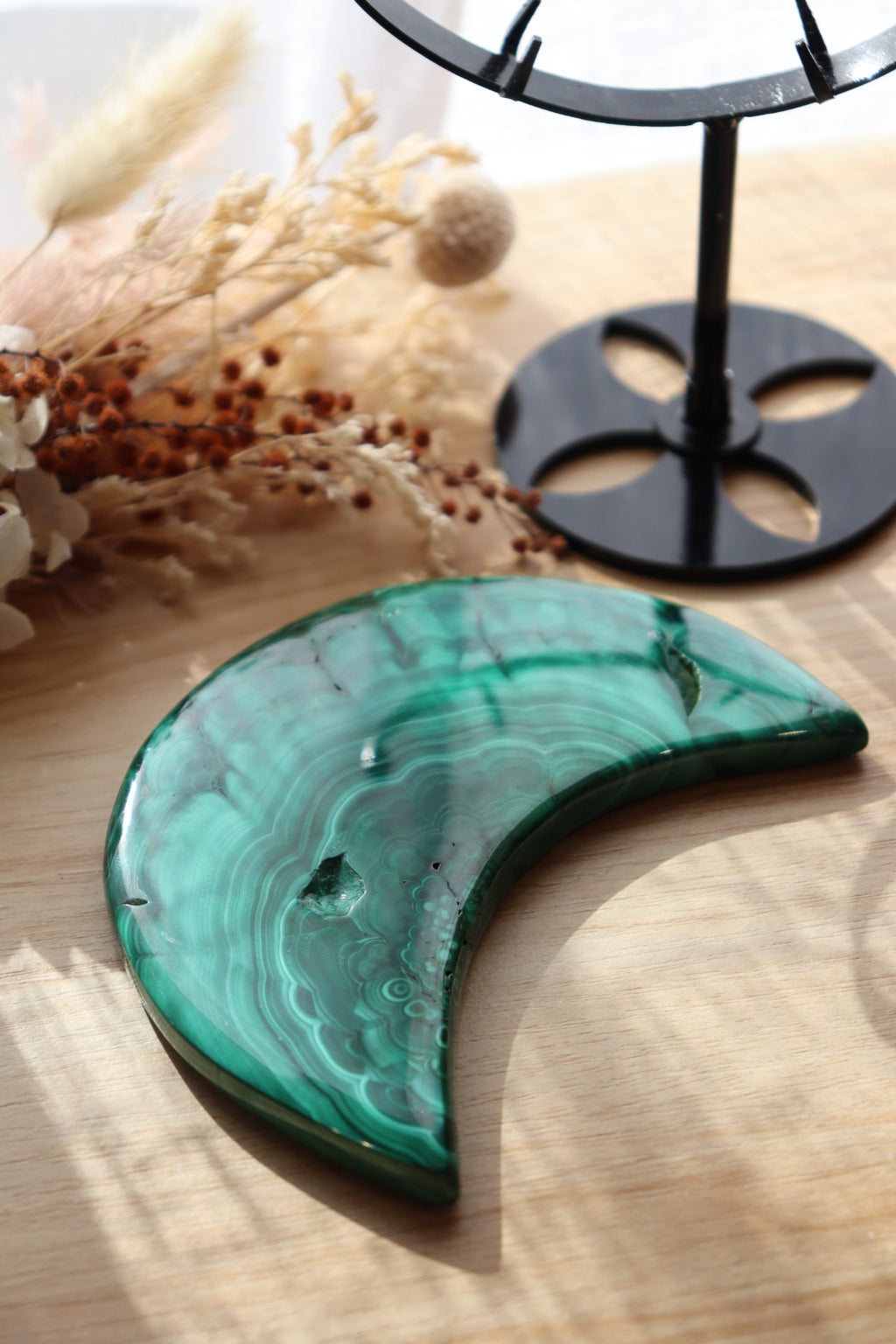Malachite Moon + Black Metal Stand | 315g