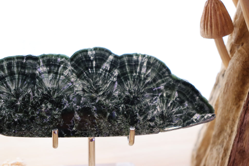 Seraphinite Slab + Stand | 122g