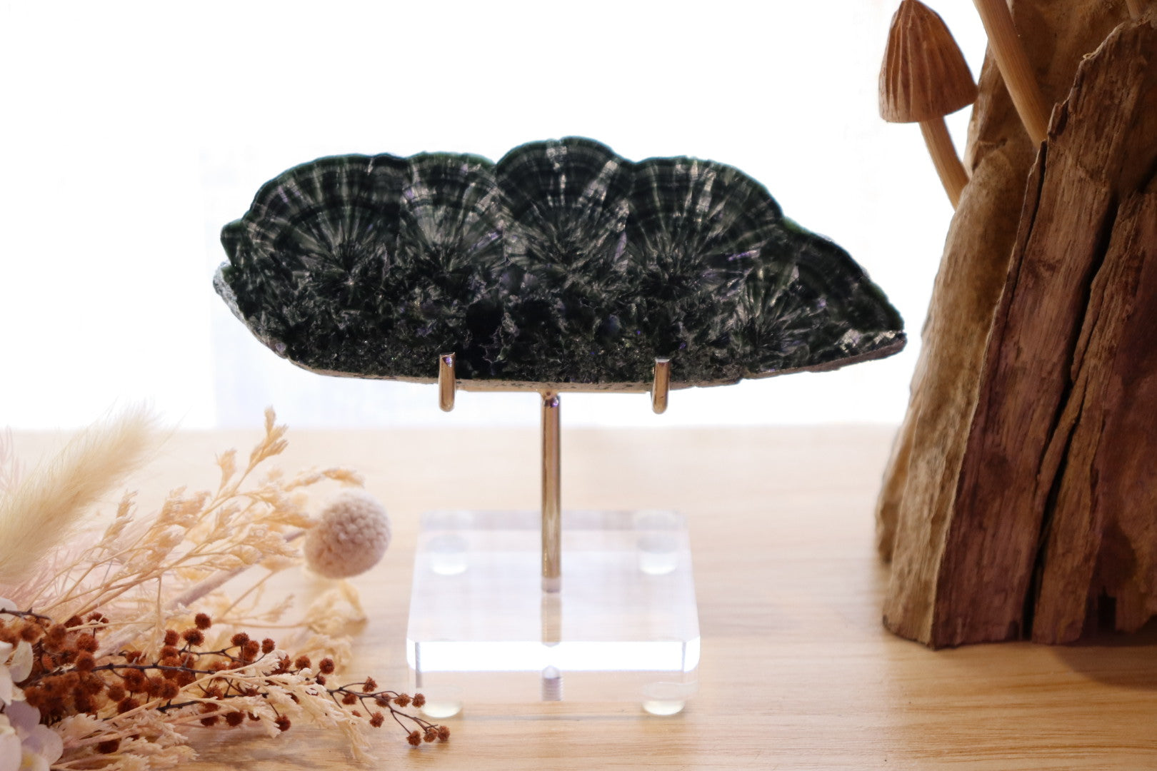 Seraphinite Slab + Stand | 122g