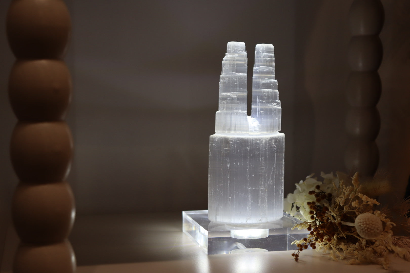 Selenite Twin Tower + Acrylic USB White Light