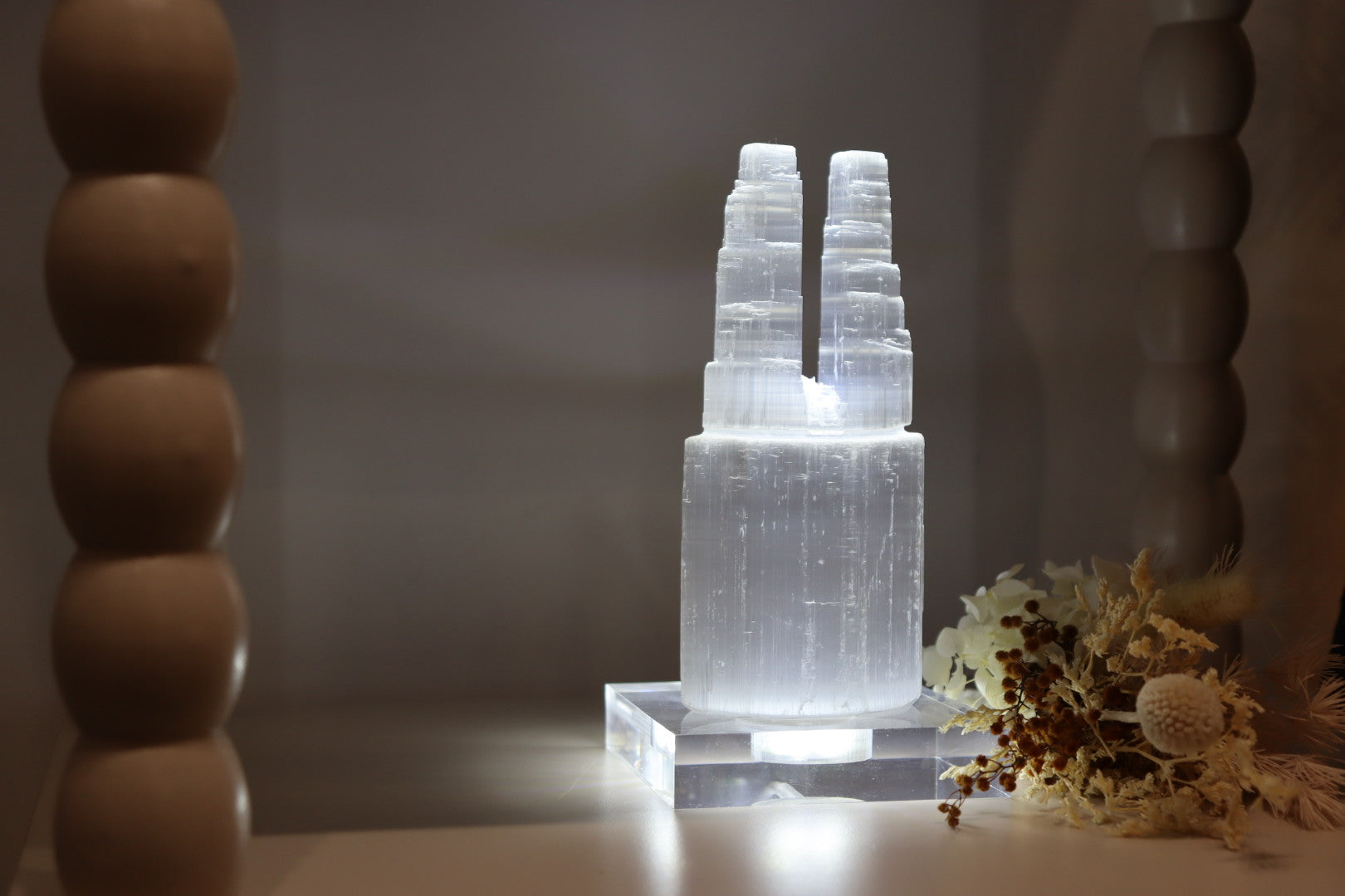 Selenite Twin Tower + Acrylic USB White Light