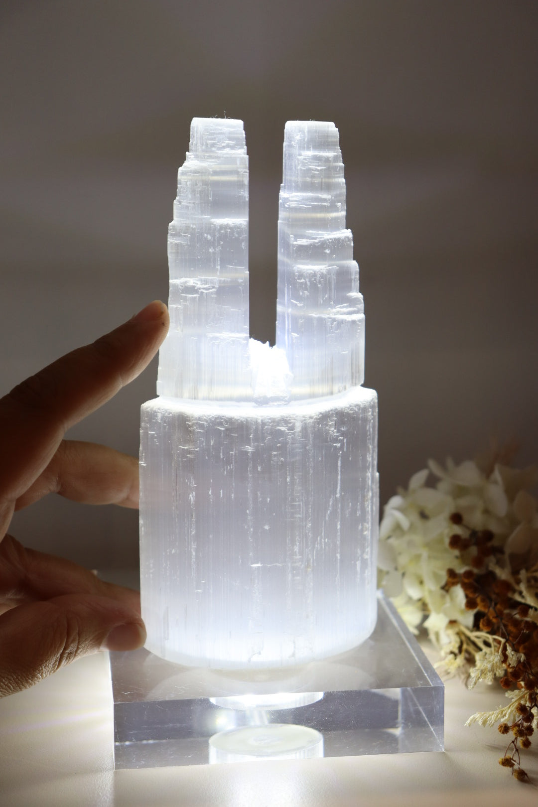 Selenite Twin Tower + Acrylic USB White Light