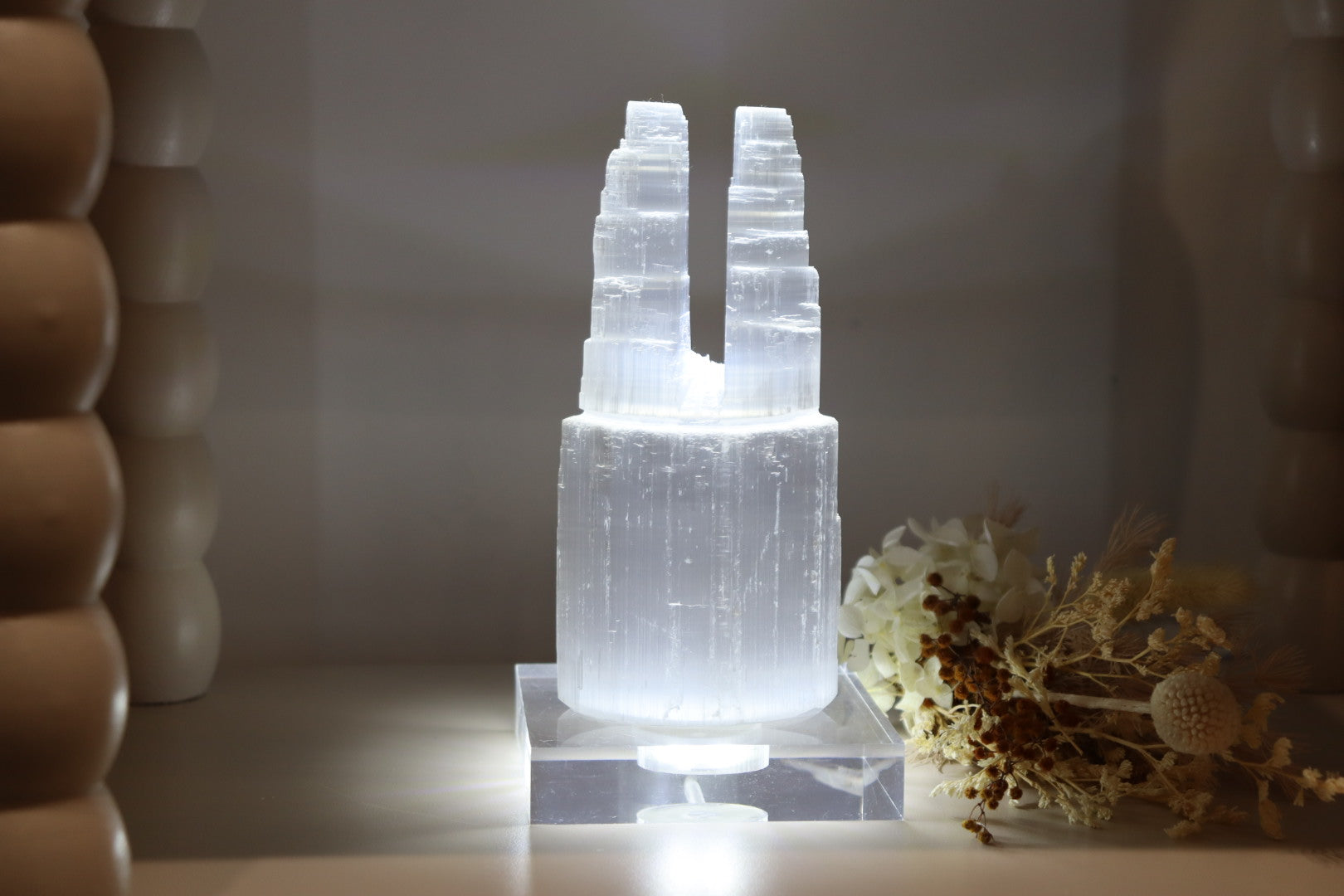 Selenite Twin Tower + Acrylic USB White Light