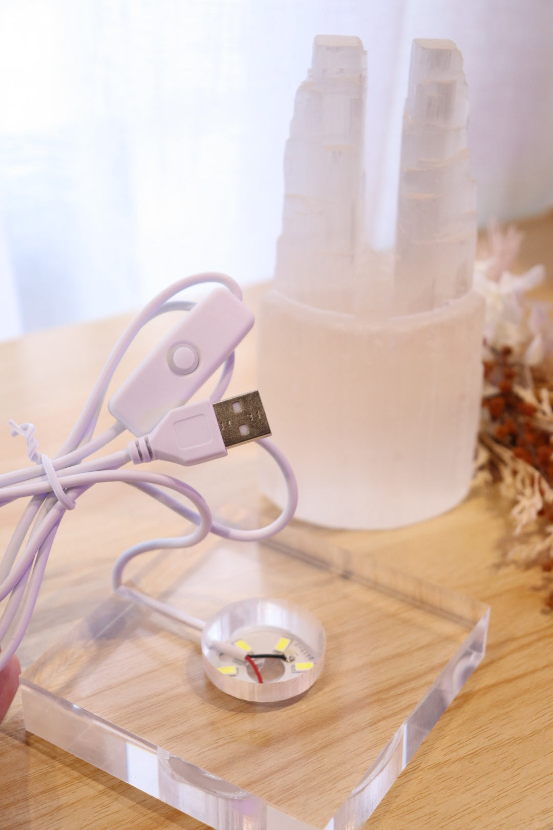 Selenite Twin Tower + Acrylic USB White Light