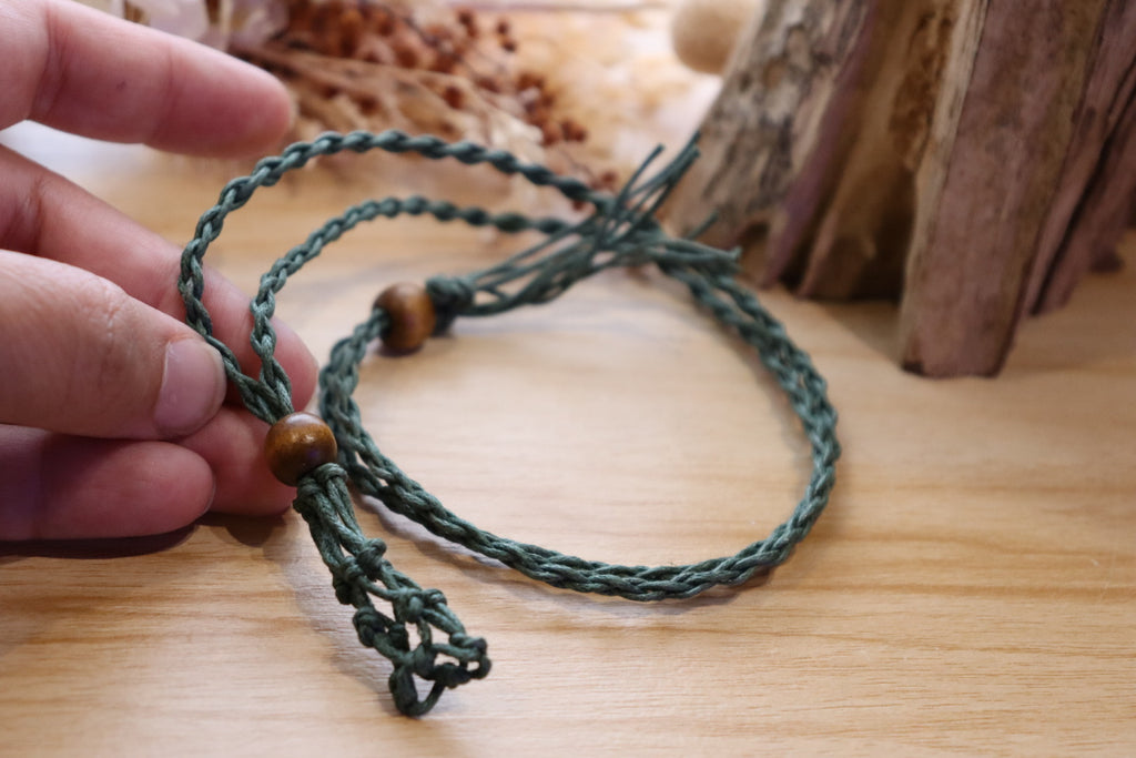 Adjustable Net Necklace Forest Green | Tumble Crystal Holder
