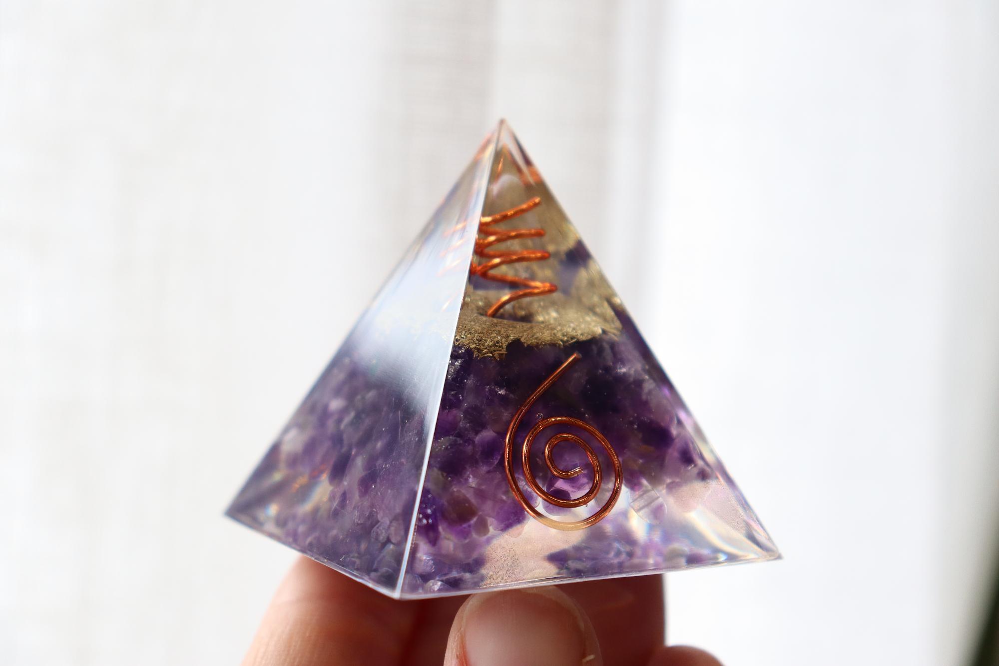 Orgonite Pyramid | Amethyst & Clear Quartz