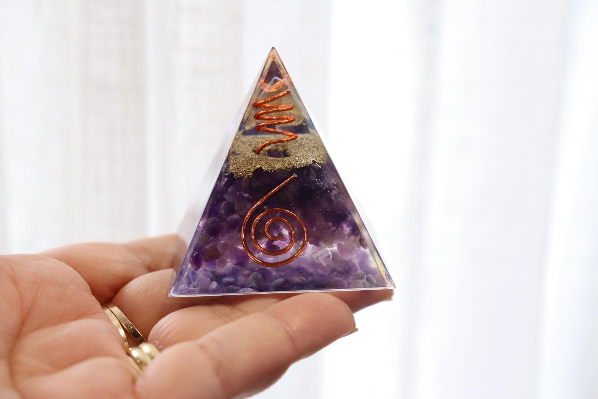 Orgonite Pyramid | Amethyst & Clear Quartz
