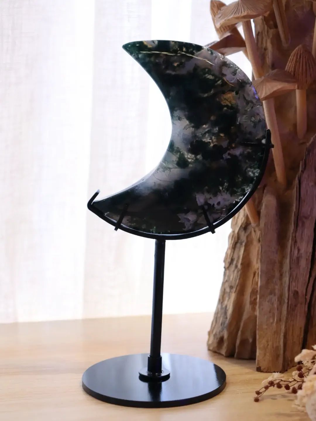 Moss Agate Moon + Black Metal Stand | 344g