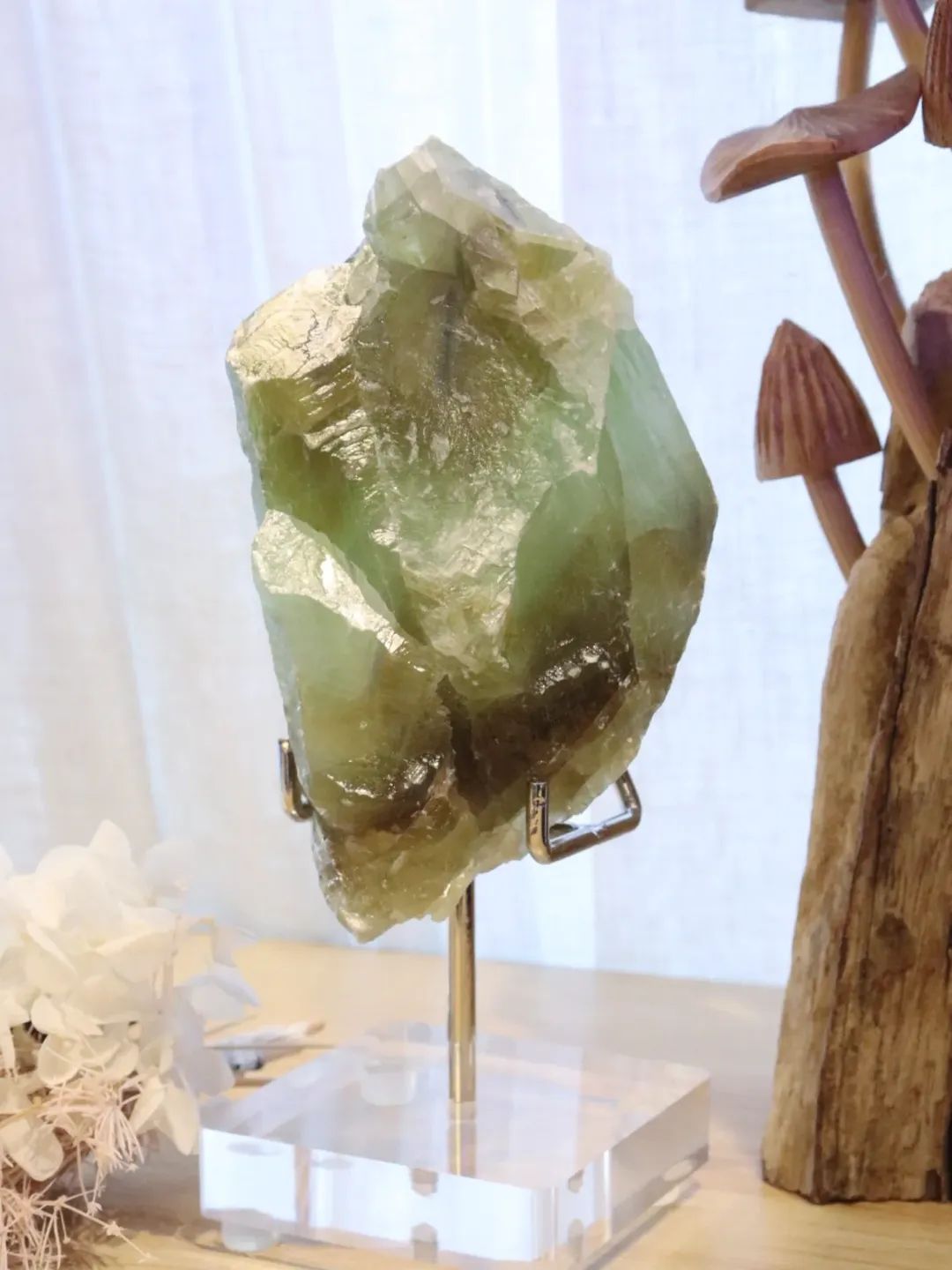 Green Calcite Raw + Stand
