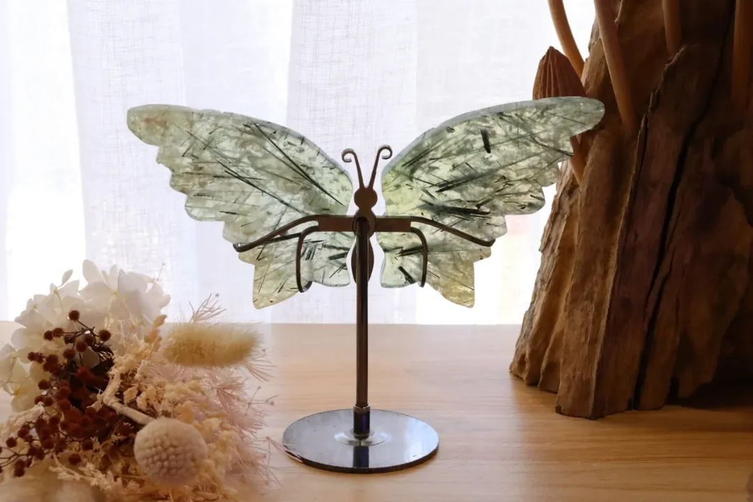 Prehnite Butterfly + Stand | 165g