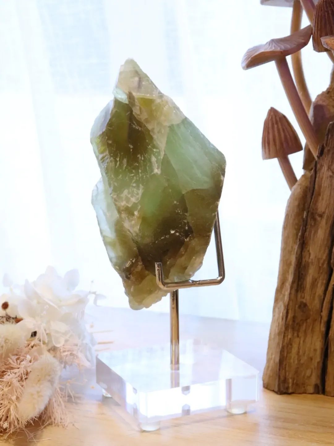 Green Calcite Raw + Stand