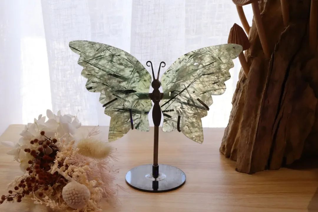 Prehnite Butterfly + Stand | 165g