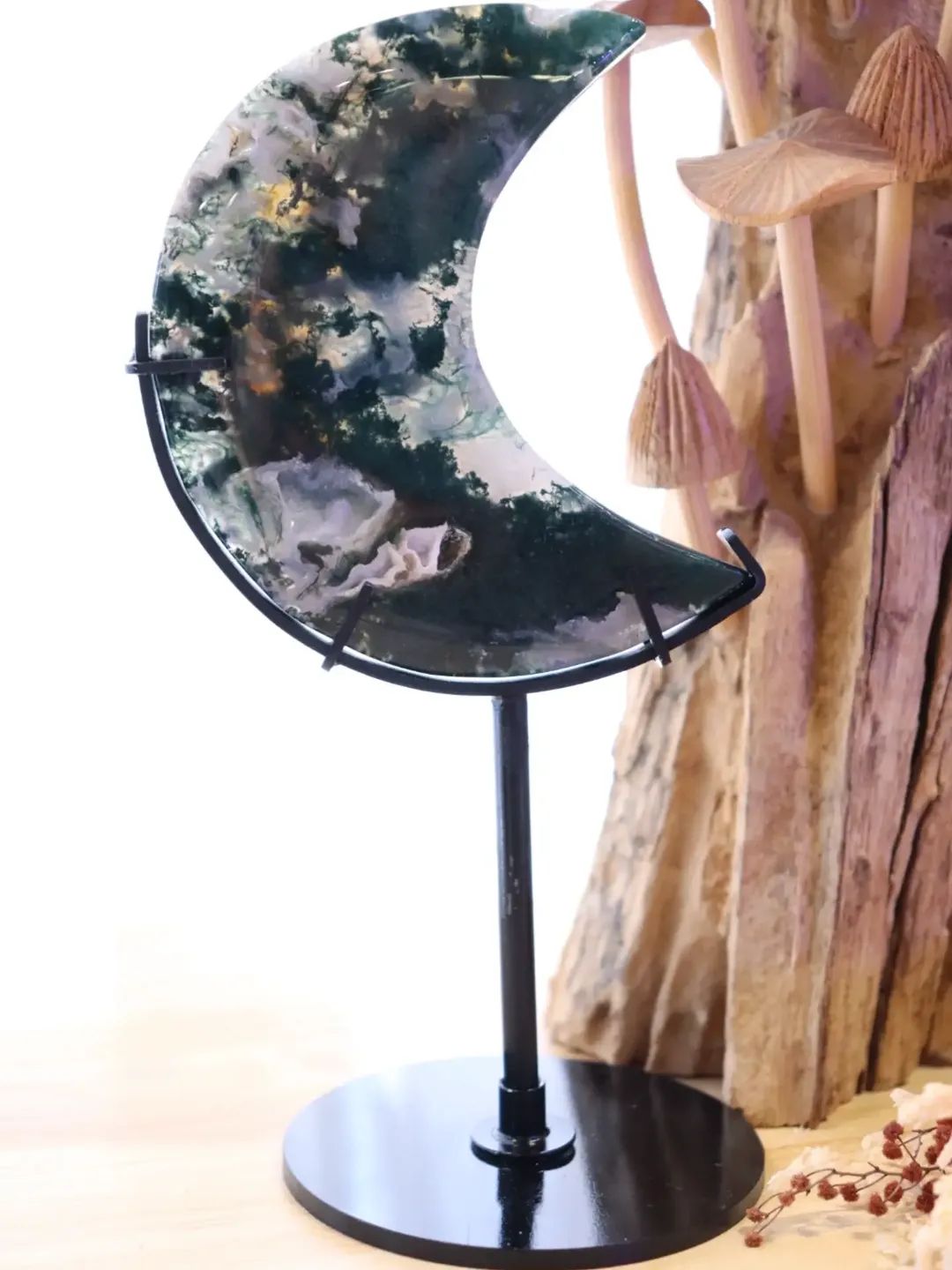 Moss Agate Moon + Black Metal Stand | 344g