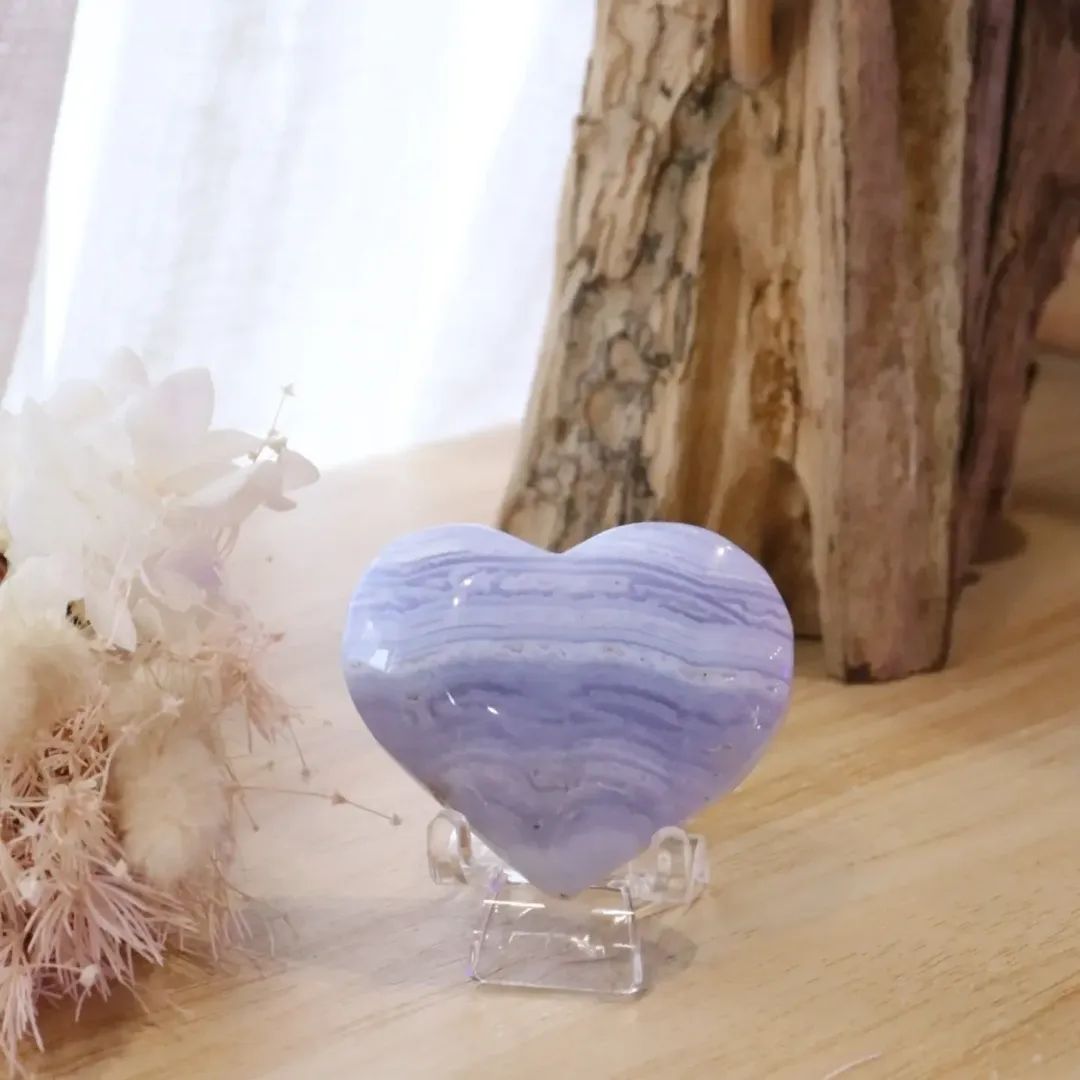 Blue Lace Agate Heart + Stand | 58g