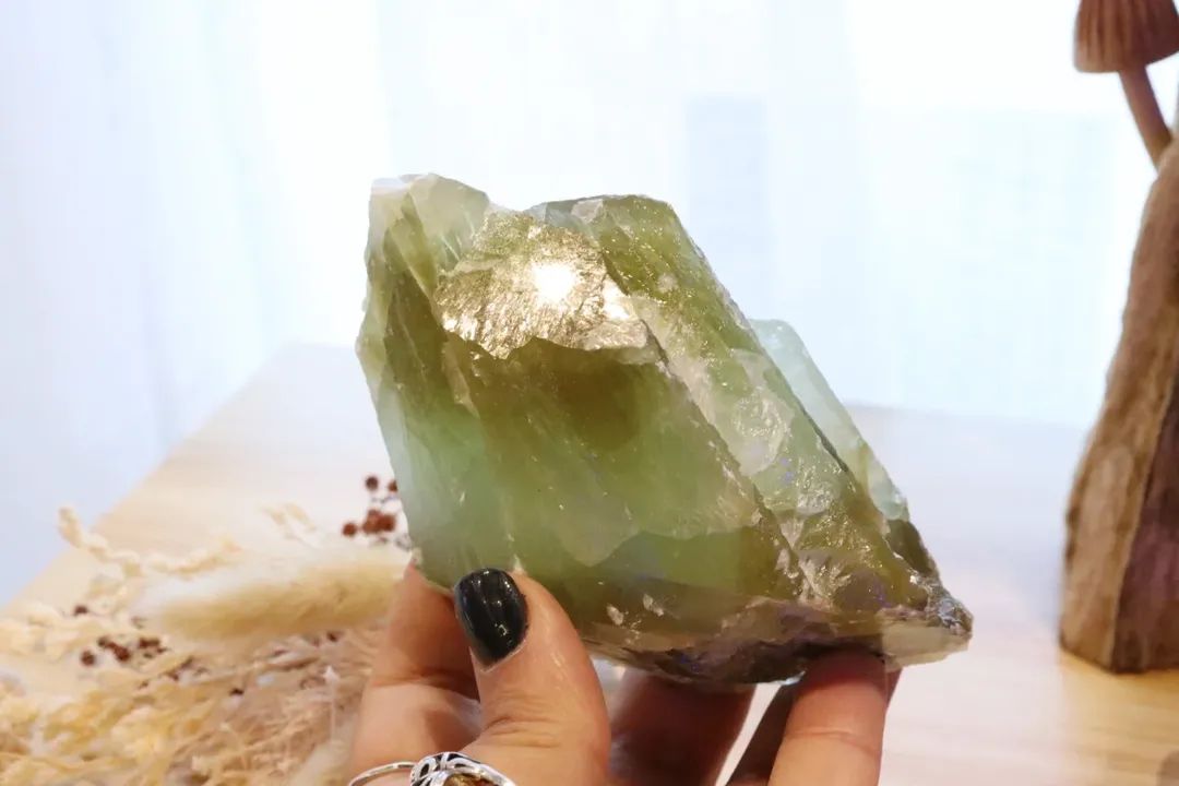 Green Calcite Raw + Stand