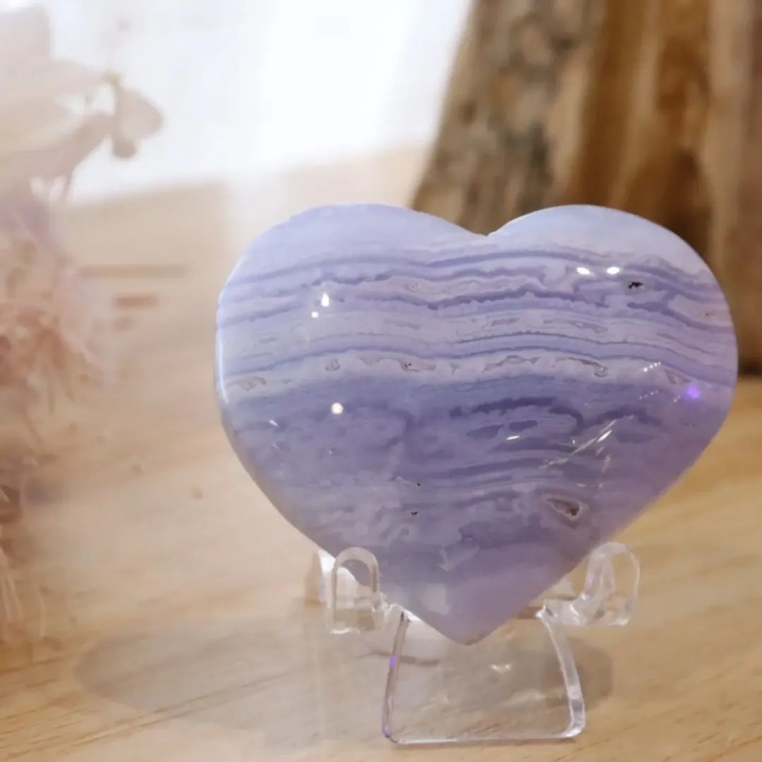 Blue Lace Agate Heart + Stand | 58g