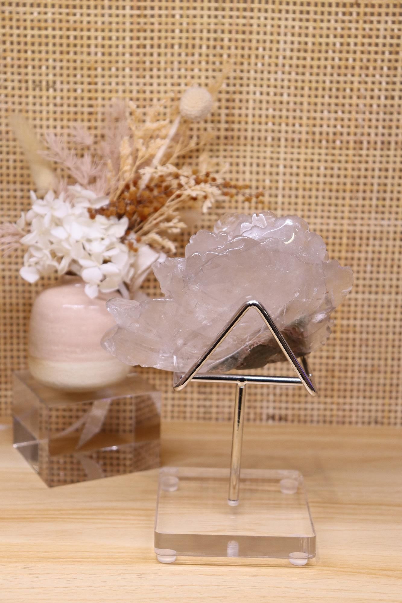 Garden Quartz Flower Carving + Stand | 553g