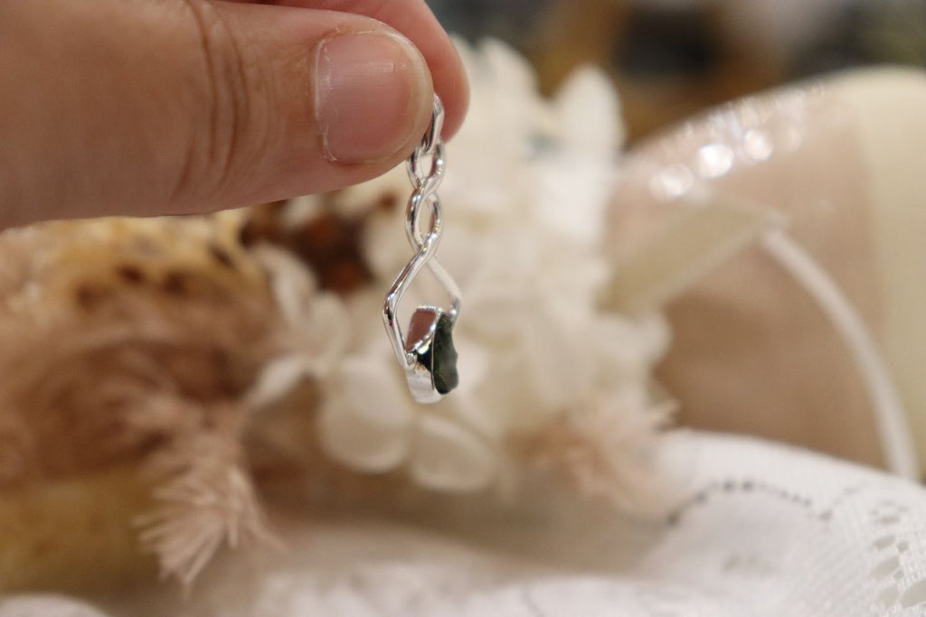 Moldavite Pendant Twist | 2.4g