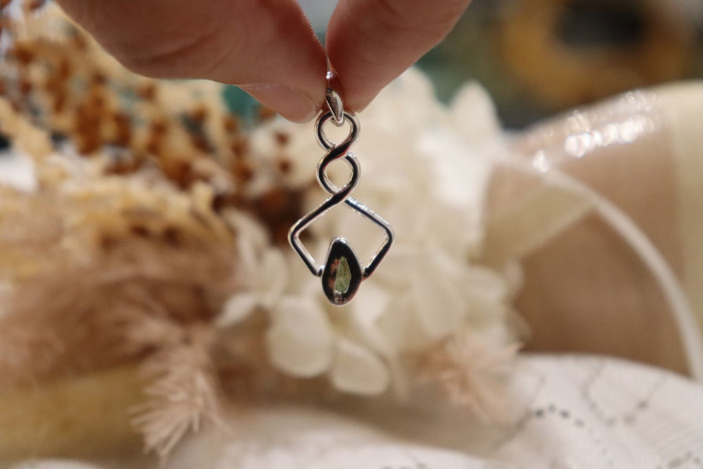 Moldavite Pendant Twist | 2.4g