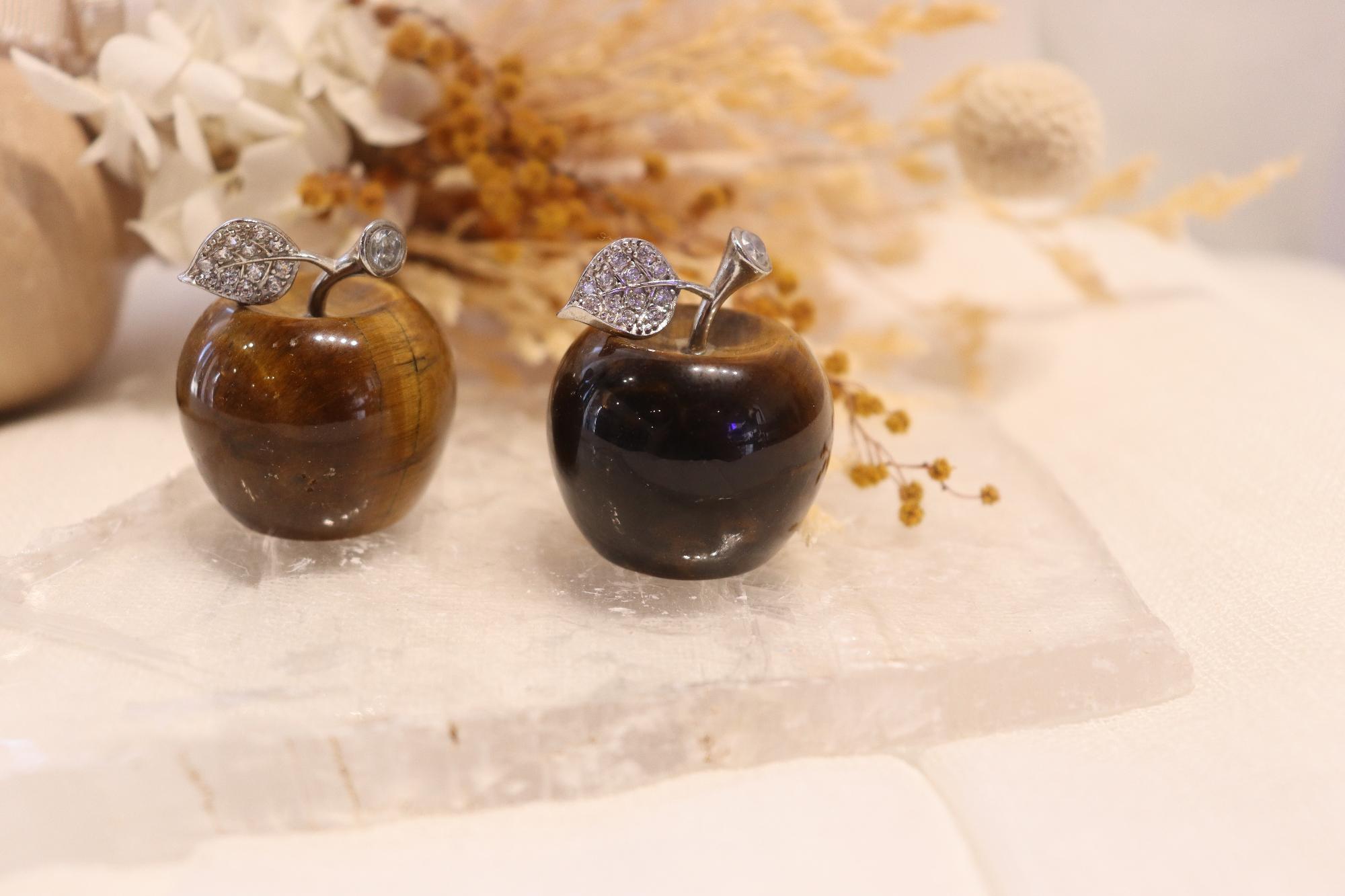 Tigers Eye Apple