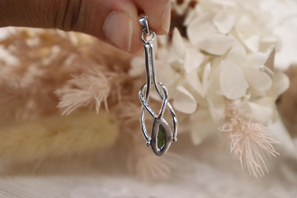 Moldavite Pendant | Knot 3.2g
